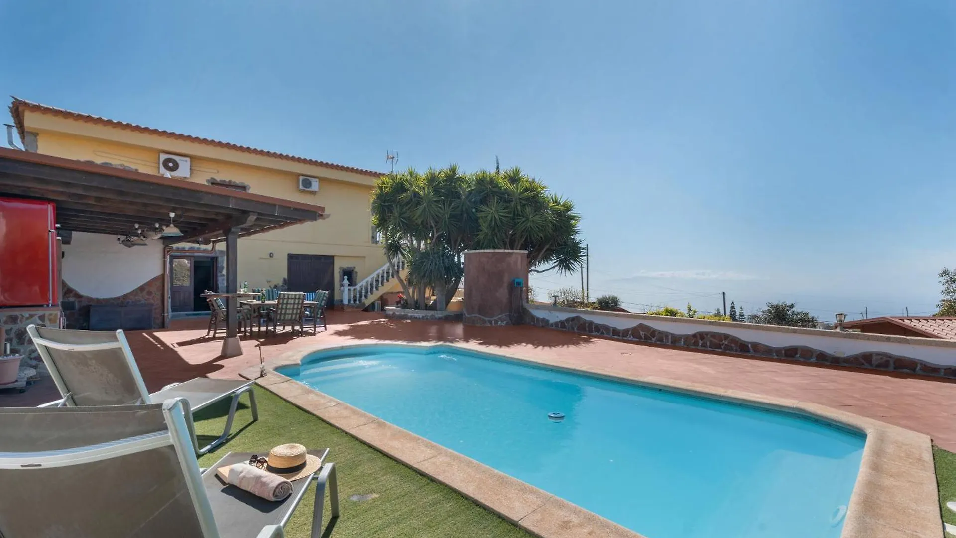 Casa Tenades contacts