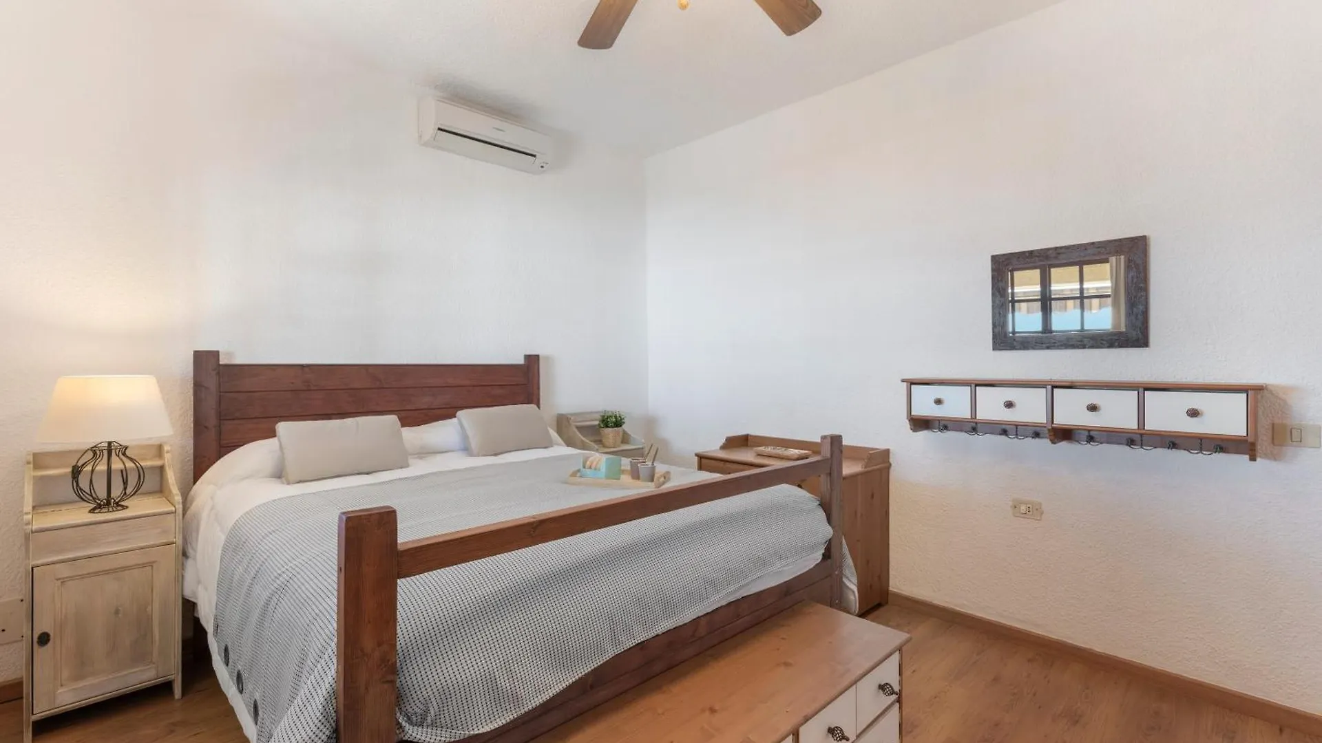 Casa Tenades 아데제 펜션