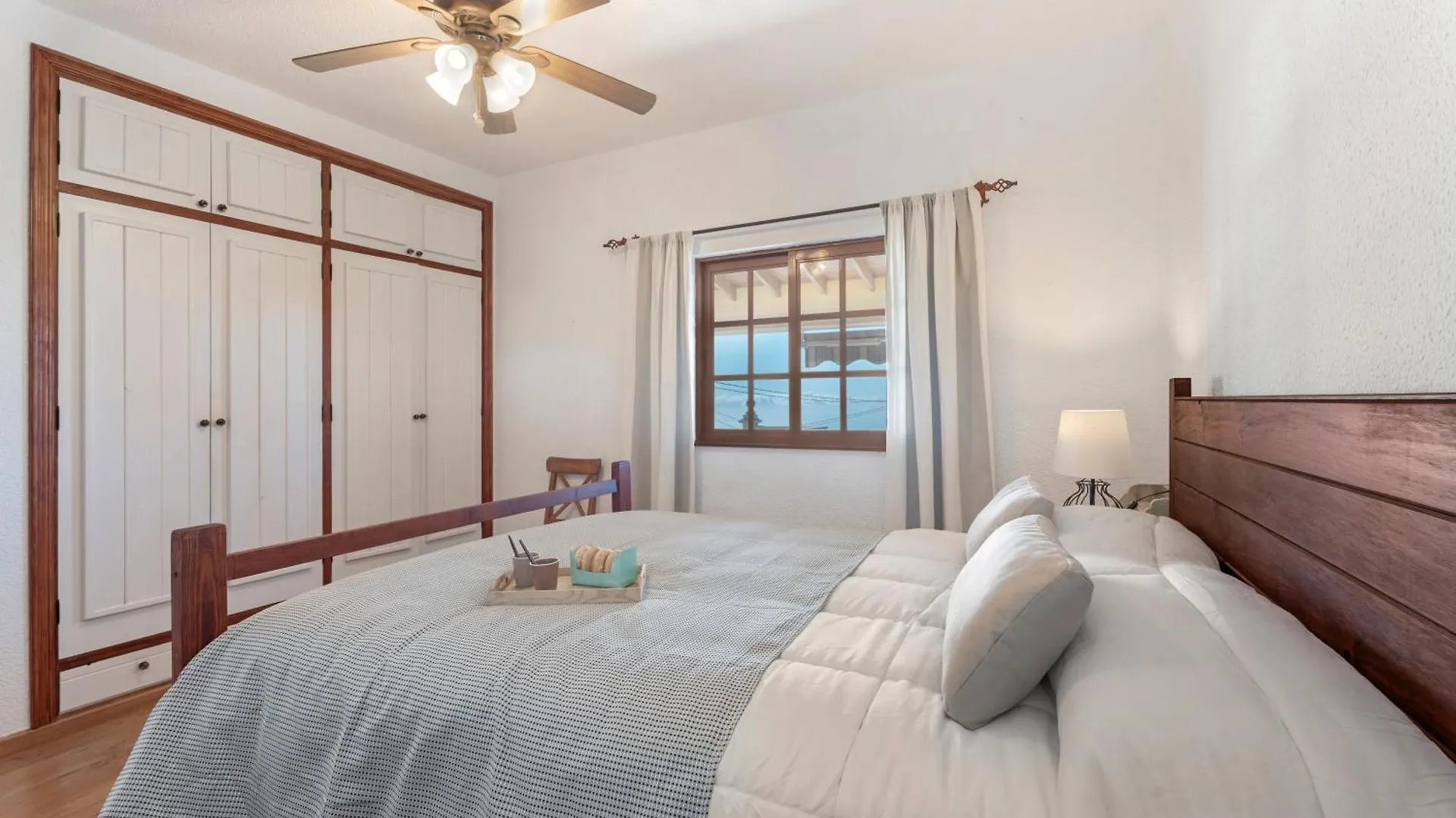 Casa Tenades 아데제 0*,