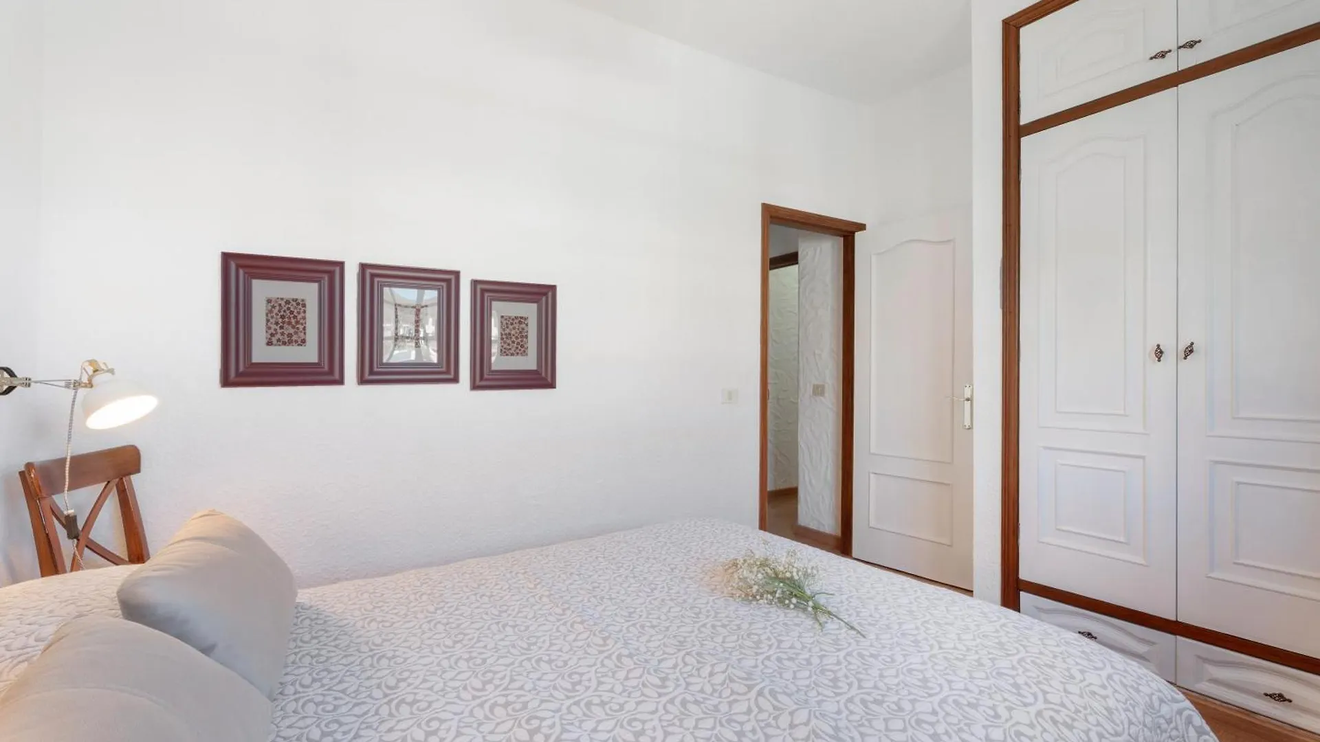 Casa Tenades 아데제 펜션